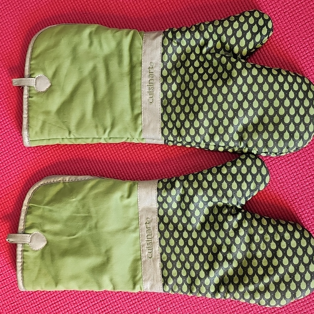 Cuisinart oven mits. Sage green.